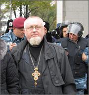 Черкаський священник причащав сьогодні голодуючих чорнобильців (фото - http://risu.org.ua) Черкаський священник причащав сьогодні голодуючих чорнобильців (фото - http://risu.org.ua)
