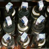 Навряд чи всі покупці можуть відрізнити справжню горілку від підробної Навряд чи всі покупці можуть відрізнити справжню горілку від підробної
