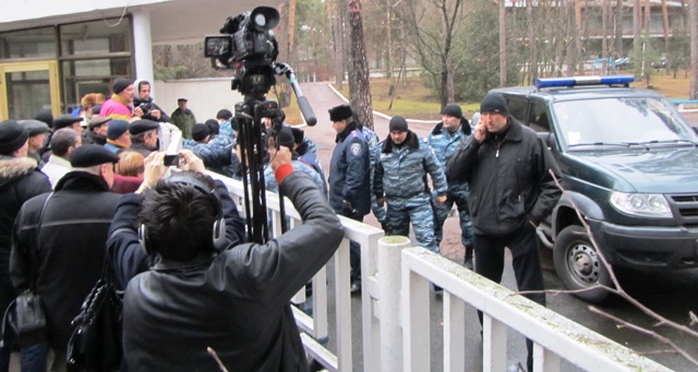 Громадське зібрання чорнобильців проходило під пильним оком правоохоронців Громадське зібрання чорнобильців проходило під пильним оком правоохоронців