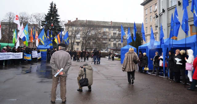 Операція "нейтралізація" - регіонали демонструють опозиції своїх прихильників Операція "нейтралізація" - регіонали демонструють опозиції своїх прихильників