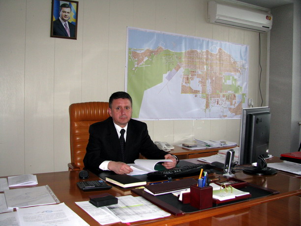 Оглядачі переконані, що Олексій Гужва - представник економічної команди Михайла Бродського у черкаській мерії. Оглядачі переконані, що Олексій Гужва - представник економічної команди Михайла Бродського у черкаській мерії.