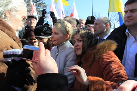 Одні давали поради, інші намагалися сфотографуватися. Анатолій Бондаренко, якого ви бачите на фото, намагався не відставати. А Володимир Гресь, якого ви не бачите, відстав Одні давали поради, інші намагалися сфотографуватися. Анатолій Бондаренко, якого ви бачите на фото, намагався не відставати. А Володимир Гресь, якого ви не бачите, відстав