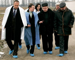 Голова Черкаської обласної організації УСелДП Василь Могильний, голова УСелДП Дмитро Андрієвський, фінансовий директор "ПК "Коробівське" Володимир Лобода та голова Київської обласної організації УСелДП Андрій Коваль під час візиту на підприємство "ПК "Коробівське" (фото - сайт партії) Голова Черкаської обласної організації УСелДП Василь Могильний, голова УСелДП Дмитро Андрієвський, фінансовий директор "ПК "Коробівське" Володимир Лобода та голова Київської обласної організації УСелДП Андрій Коваль під час візиту на підприємство "ПК "Коробівське" (фото - сайт партії)