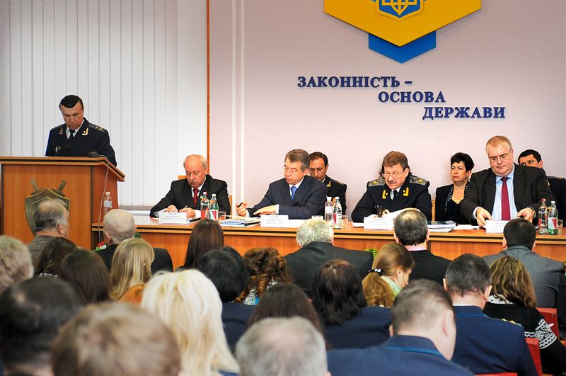 Губернатор на колегії обласної прокуратури: "Алдаганов, Коверський, Шиятий і так далі. Скажіть, де вони? Де ті порушення і де заходи, що прийняті до цих посадових осіб..." Губернатор на колегії обласної прокуратури: "Алдаганов, Коверський, Шиятий і так далі. Скажіть, де вони? Де ті порушення і де заходи, що прийняті до цих посадових осіб..."