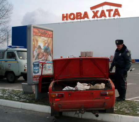 Власник авто втік, полишивши машину Власник авто втік, полишивши машину