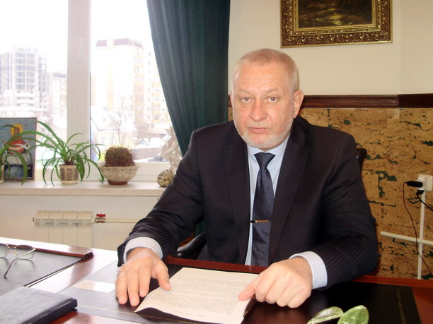 Ігор Батов : "За нашими підрахунками, це родовище займатиме близько 4 % світового ринку сировини для виробництва діоксиду титану, тобто після вводу в експлуатацію воно стане найбільшим в Європі постачальником титанової сировини" Ігор Батов : "За нашими підрахунками, це родовище займатиме близько 4 % світового ринку сировини для виробництва діоксиду титану, тобто після вводу в експлуатацію воно стане найбільшим в Європі постачальником титанової сировини"