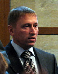 До виборів одним з головних спікерів від Партії регіонів у Черкасах був підприємець Валерій Пащенко. Очевидно, він розраховував на підтримку своїх мерських амбіцій До виборів одним з головних спікерів від Партії регіонів у Черкасах був підприємець Валерій Пащенко. Очевидно, він розраховував на підтримку своїх мерських амбіцій