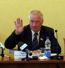 На сесії обласної ради 6 квітня визначиться, хто займе місце Анатолія Рибака На сесії обласної ради 6 квітня визначиться, хто займе місце Анатолія Рибака