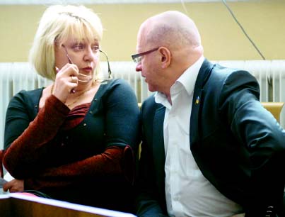 Донедавна подружжя Джуган-Стадник, керівники департаментів черкаської мерії, були соратниками Сергія Одарича (фото - "Вечірні Черкаси") Донедавна подружжя Джуган-Стадник, керівники департаментів черкаської мерії, були соратниками Сергія Одарича (фото - "Вечірні Черкаси")