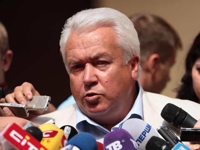 Колишній мер Черкас Олійник і словом і ділом бореться із Юлією Тимошенко, чиїм палким соратником він був Колишній мер Черкас Олійник і словом і ділом бореться із Юлією Тимошенко, чиїм палким соратником він був