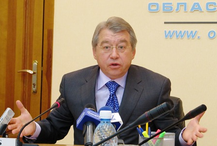 Раніше губернатор Черкащини Сергій Тулуб наголошував, що до «реконструкції «чумацької хати» були залучені фахівці і все відбувалося згідно відповідних норм і правил Раніше губернатор Черкащини Сергій Тулуб наголошував, що до «реконструкції «чумацької хати» були залучені фахівці і все відбувалося згідно відповідних норм і правил