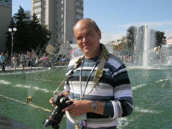 Як справжній репортер Олександр Горшков ніколи не розлучається з фотоапаратом Як справжній репортер Олександр Горшков ніколи не розлучається з фотоапаратом