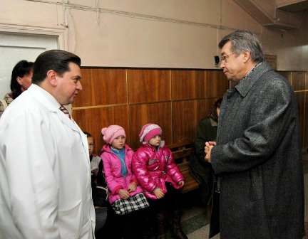 Не підготувавшись до візиту губернатора, головний лікар закладу зізнався, що на харчування пацієнтів виділяється лише 7 гривень на день… Не підготувавшись до візиту губернатора, головний лікар закладу зізнався, що на харчування пацієнтів виділяється лише 7 гривень на день…