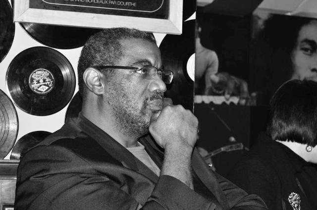 Kevin Mahogany післе концерту заїхал на філіжанку чаю в паб-ресторан «Контрабас». Фото зі сторінки Фейсбук Сергія Дідовського Kevin Mahogany післе концерту заїхал на філіжанку чаю в паб-ресторан «Контрабас». Фото зі сторінки Фейсбук Сергія Дідовського