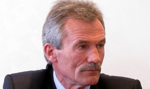 Висунувши Булатецького кандидатом на мери Черкас, частина бютівців відверто зізнавалась, що розраховують на... зняття Одарича губернатором з перегонів. Висунувши Булатецького кандидатом на мери Черкас, частина бютівців відверто зізнавалась, що розраховують на... зняття Одарича губернатором з перегонів.