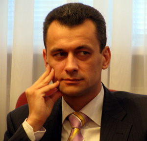 Отрешко: Я представник тієї політичної сили, яка, за твердженням досить потужно представленої опозиційної команди, начебто і чинить той самий адміністративний тиск Отрешко: Я представник тієї політичної сили, яка, за твердженням досить потужно представленої опозиційної команди, начебто і чинить той самий адміністративний тиск