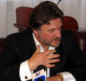 Чернявський: Я безпартійний, проте вимушений балотуватися від партії «Справедлива Україна»... Чернявський: Я безпартійний, проте вимушений балотуватися від партії «Справедлива Україна»...