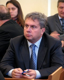 Анатолій Гладкий: "Компанія сплачує мільйони податків. Тому на цих виборах користуюсь правом і можливістю, щоб потім зрозуміти: ну куди ж я плачу ці гроші?.. Я не звик просто віддавати гроші, забувши про їх долю" Анатолій Гладкий: "Компанія сплачує мільйони податків. Тому на цих виборах користуюсь правом і можливістю, щоб потім зрозуміти: ну куди ж я плачу ці гроші?.. Я не звик просто віддавати гроші, забувши про їх долю"
