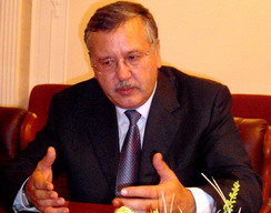 Для політичної сили Анатолія Гриценка, колишнього міністра оборони, ця кампанія - перше виборче випробування Для політичної сили Анатолія Гриценка, колишнього міністра оборони, ця кампанія - перше виборче випробування