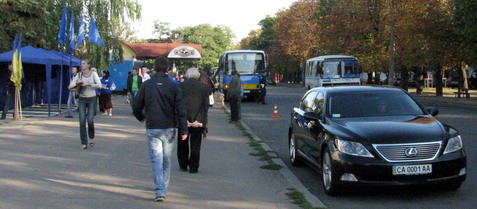 ДАІ хоче ввімкнути червоне світло для всіх черкаських авто, крім губернаторського "Лексуса" ДАІ хоче ввімкнути червоне світло для всіх черкаських авто, крім губернаторського "Лексуса"