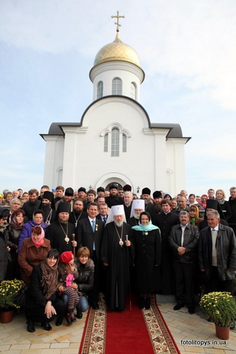 Головні меценати - родина відомого політика Людмили Супрун, чий чоловік Микола народився у Порадівці Головні меценати - родина відомого політика Людмили Супрун, чий чоловік Микола народився у Порадівці