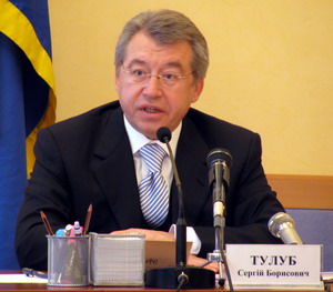 Губернатор: Шановні друзі, треба робити так, щоб усім було гарно, демократично і тепло... Губернатор: Шановні друзі, треба робити так, щоб усім було гарно, демократично і тепло...