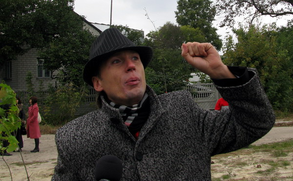"Тут буде територія кохання!!!" "Тут буде територія кохання!!!"