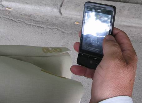 Зараз Володимир Миколайович користується моделлю "HTC Hero" ("Герой") Зараз Володимир Миколайович користується моделлю "HTC Hero" ("Герой")