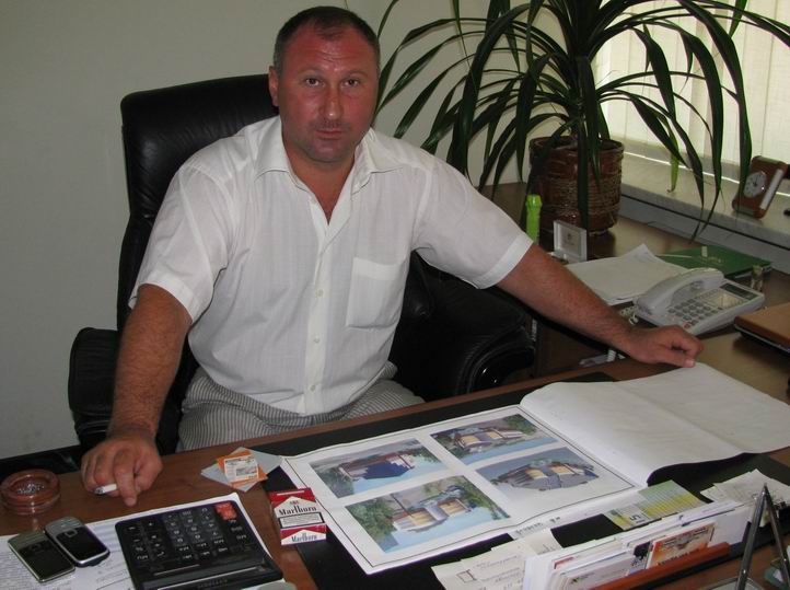 Власник супермаркетів "Гранд Маркет" Андрій Бородай менше робить помилок у бізнесі, бо вчиться на невдачах конкурентів. Власник супермаркетів "Гранд Маркет" Андрій Бородай менше робить помилок у бізнесі, бо вчиться на невдачах конкурентів.