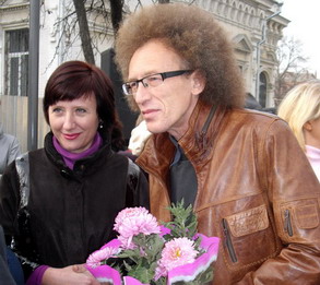 Скульптор Димйон: "Спадщина Симоненка також неоднозначна..." Скульптор Димйон: "Спадщина Симоненка також неоднозначна..."