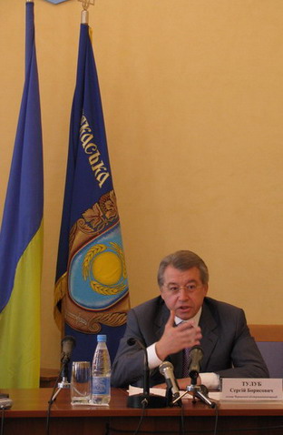 Губернатор каже, що він не "узурпатор", як всі про нього думають Губернатор каже, що він не "узурпатор", як всі про нього думають