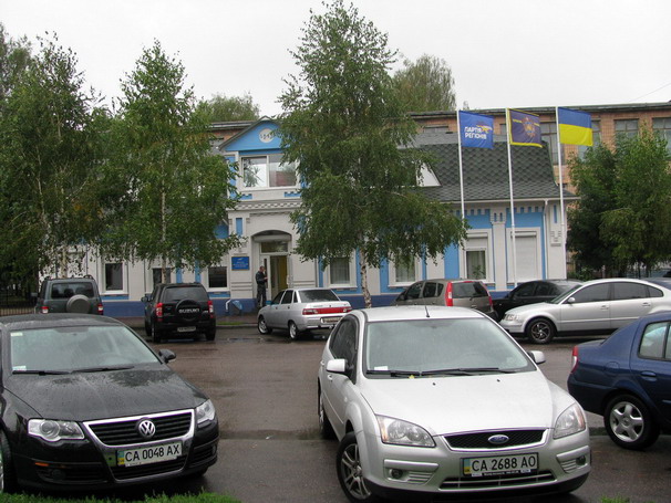 Опозиція вважає, що сусідство комісії з обласною організацією Партії регіонів невипадкове Опозиція вважає, що сусідство комісії з обласною організацією Партії регіонів невипадкове