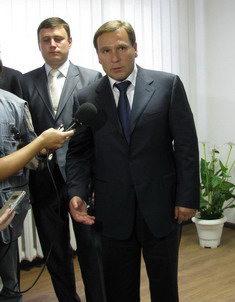Нинішній депутат обласної ради від СПУ Андрій Ковальчук хоче тепер бути депутатом від "Фронту змін" Нинішній депутат обласної ради від СПУ Андрій Ковальчук хоче тепер бути депутатом від "Фронту змін"