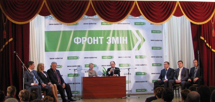 До черкаської команди Яценюва увійшли переважно ті, хто раніше не був помічений у "Фронті змін" До черкаської команди Яценюва увійшли переважно ті, хто раніше не був помічений у "Фронті змін"